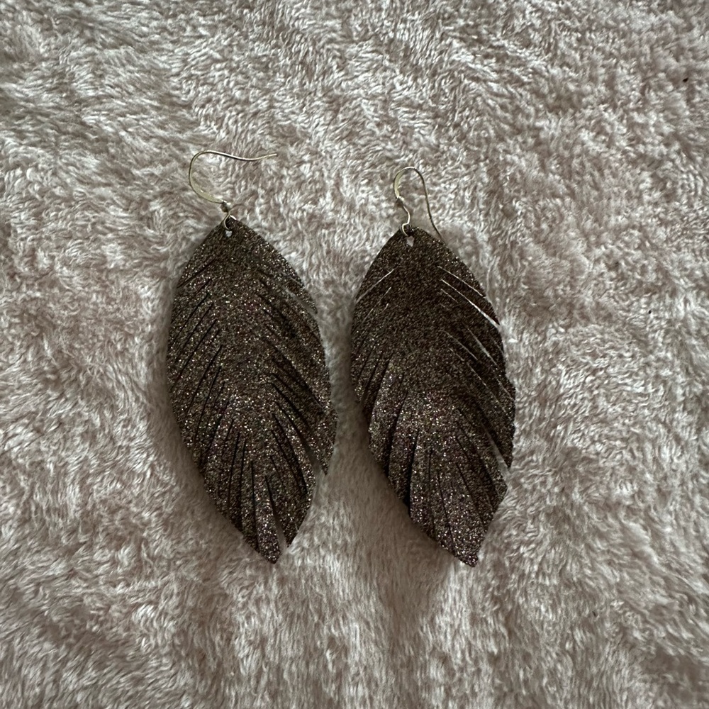 Earring - Picture 4 of 6